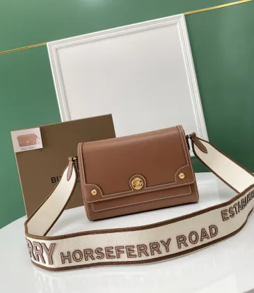 Burberry Crossbody Bag: Logo - Embroidered Strap &amp; Leather, A Nod to Heritage size:25×8×18cm #A54201