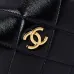 22Chanel 22 small handbag, Shiny grained calfskin, enamel #A49153