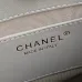 17Chanel Mochila, Piel de cordero efecto brillo y metal dorado #A49155