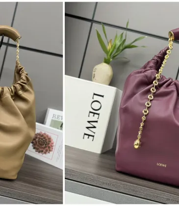 Medium Squeeze bag in mellow nappa lambskin Size:34*13.5*33cm #A49105
