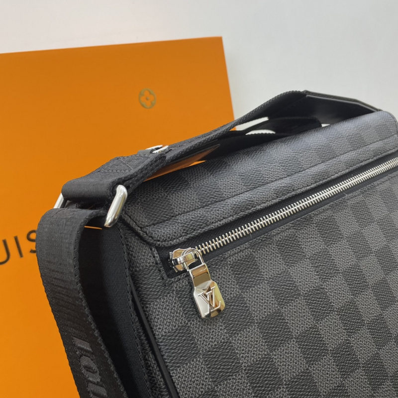 Buy Cheap Louis Vuitton District Damier Graphite messenger bag