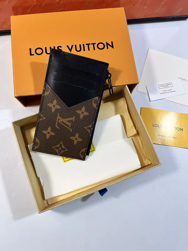 Louis Vuitton AAA+wallets #999935980 