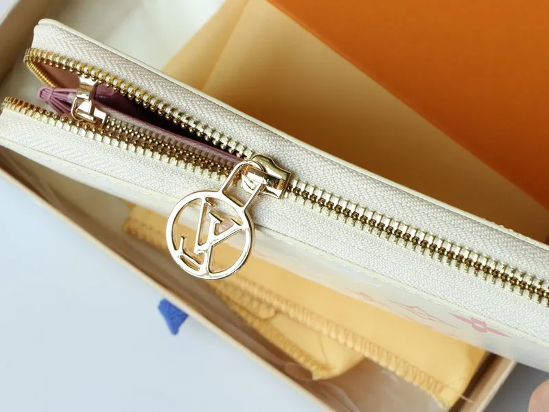 Louis Vuitton Cl√ A Wallet