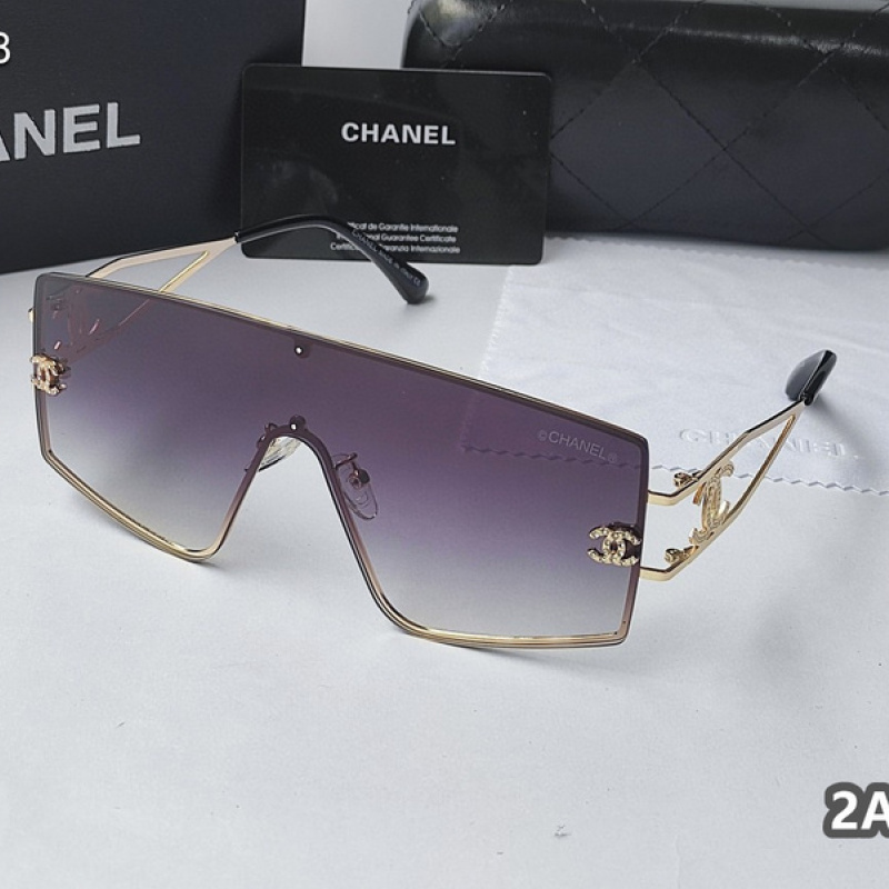 Sunglasses Chanel White in Plastic  26090269