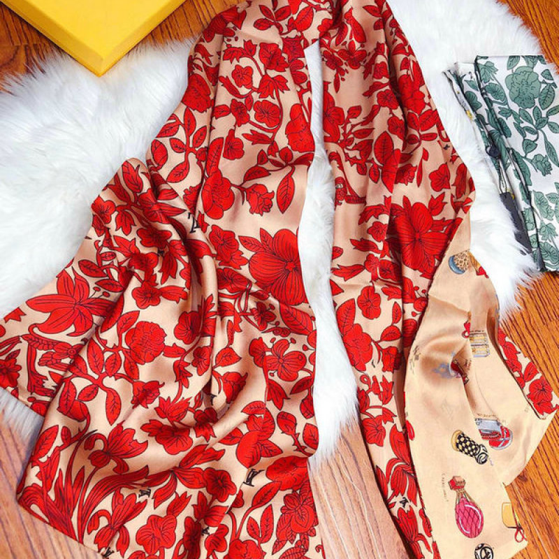 Women's Louis Vuitton Scarves and mufflers from £252