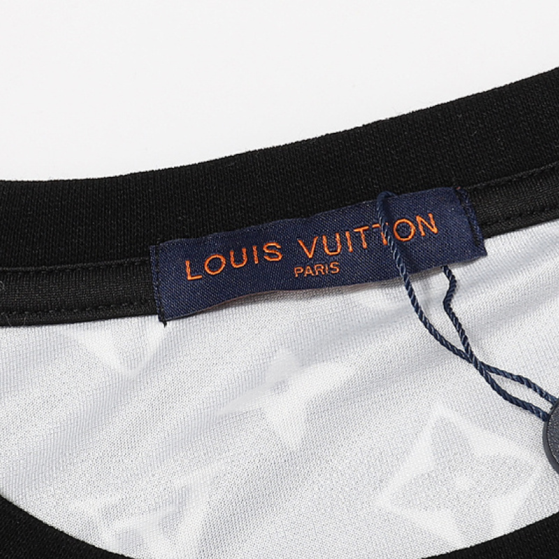 Shop Louis Vuitton Luxury T-Shirts (1A99ZM, 1A99ZL, 1A99ZK, 1A99ZX, 1A99ZW,  1A99ZV, 1A99ZU, 1A99ZT 1A99ZQ, 1A99ZS 1A99ZP, 1A99ZR 1A99ZO) by lifeisfun