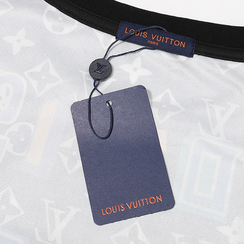 Shop Louis Vuitton Luxury T-Shirts (1A99ZM, 1A99ZL, 1A99ZK, 1A99ZX, 1A99ZW,  1A99ZV, 1A99ZU, 1A99ZT 1A99ZQ, 1A99ZS 1A99ZP, 1A99ZR 1A99ZO) by lifeisfun