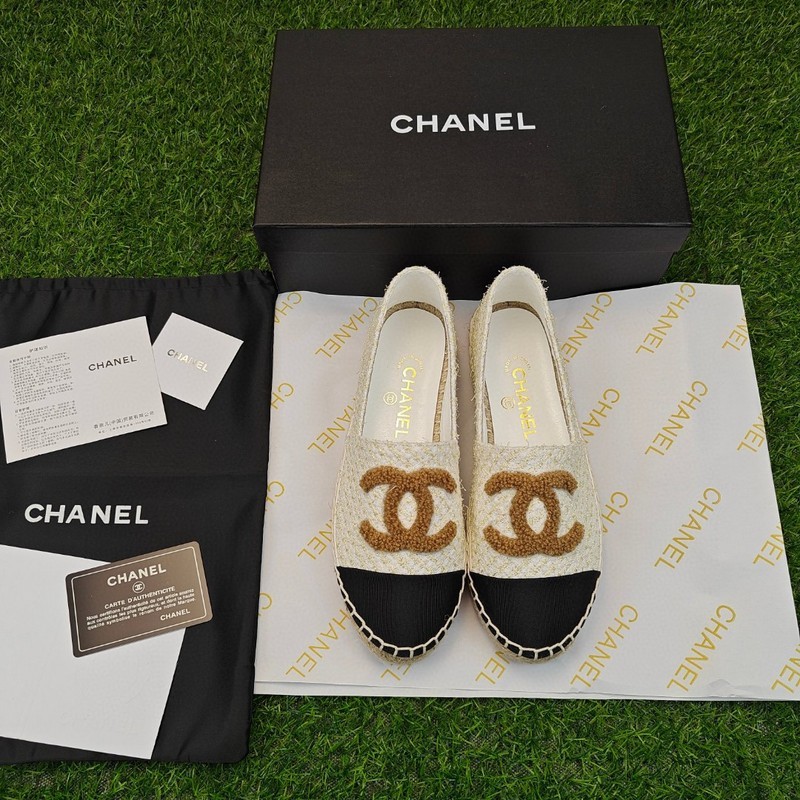Chanel CC Logo Runner Sneaker WhiteBlack 2021  The Luxury Shopper
