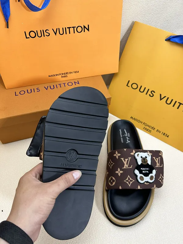 Louis Vuitton Shoes for Men's and women Louis Vuitton Slippers #A22248 