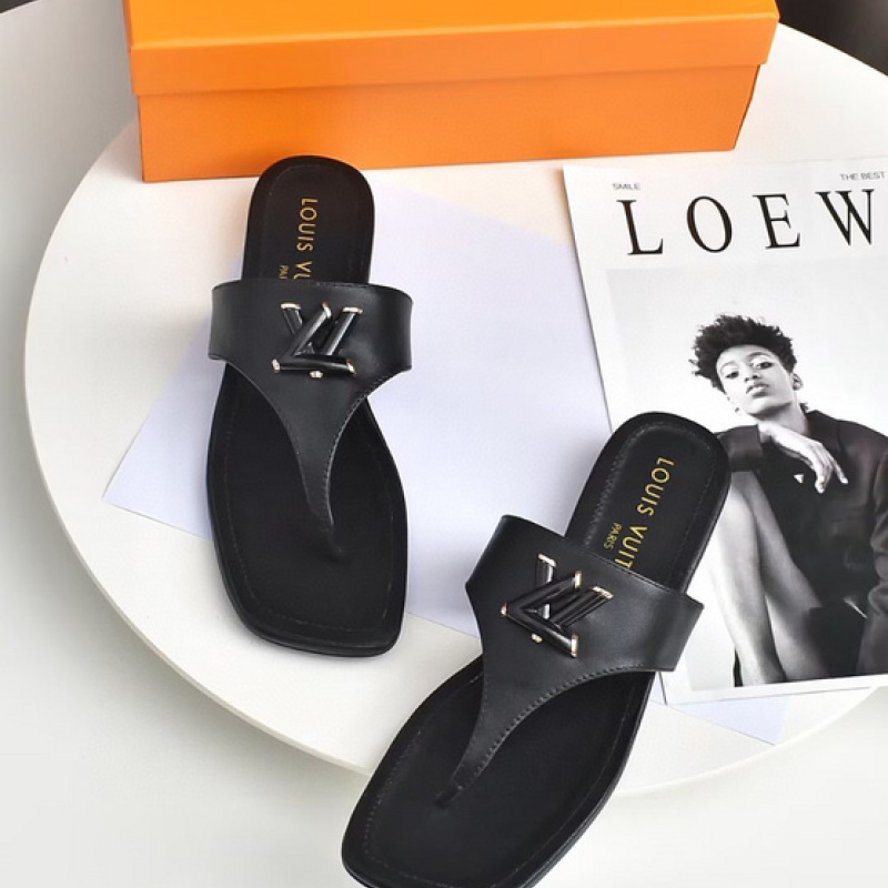 Bola wearz - Designer Ladies Louis Vuitton Slippers 💦 Available