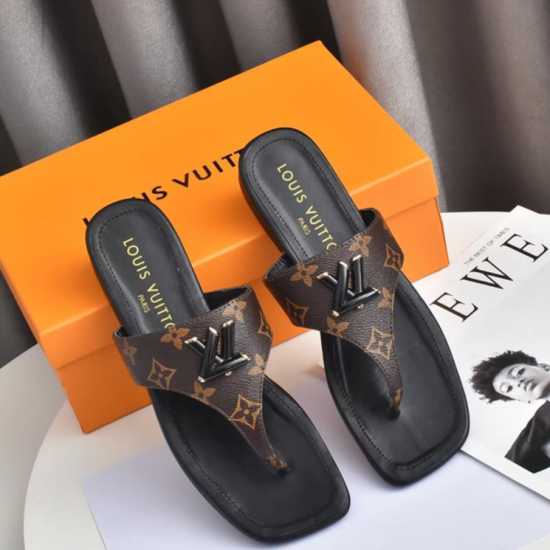 Bola wearz - Designer Ladies Louis Vuitton Slippers 💦 Available
