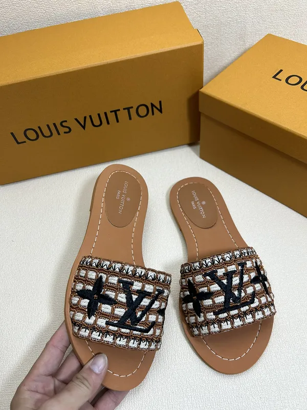 Louis Vuitton Shoes for Men's and women Louis Vuitton Slippers #A22248 