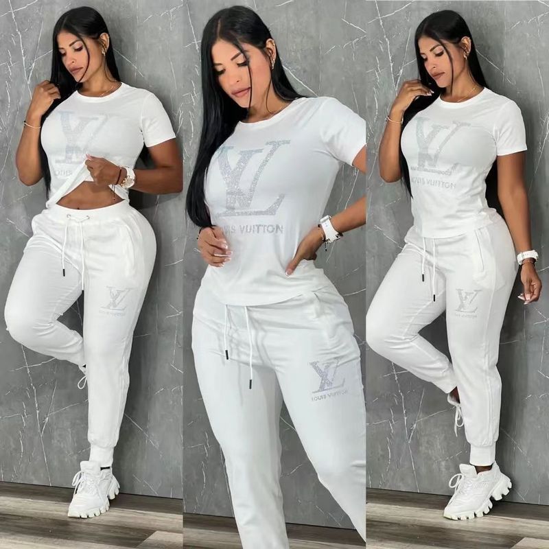 Buy Cheap Louis Vuitton 2021 new Fashion Tracksuits for Women 4 Colors  #99915182 from