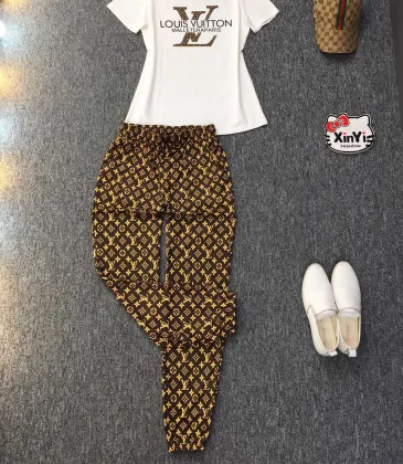 Louis Vuitton new Fashion Short Tracksuits for Women #A22340