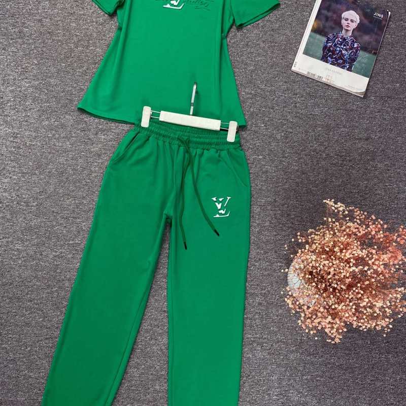 Louis Vuitton new Fashion Tracksuits for Women #A22401 