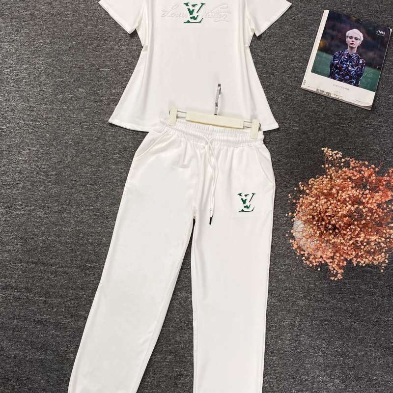 Louis Vuitton new Fashion Tracksuits for Women #A22406 