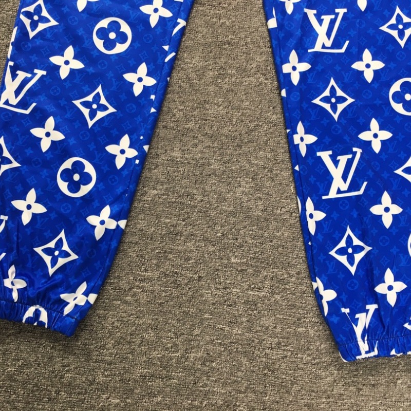 Louis Vuitton new Fashion Tracksuits for Women #A22401 
