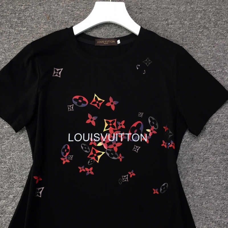 Louis Vuitton new Fashion Short Tracksuits for Women #A22343 