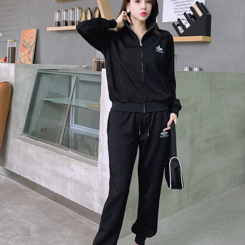 Louis Vuitton new Fashion Tracksuits for Women #A22371