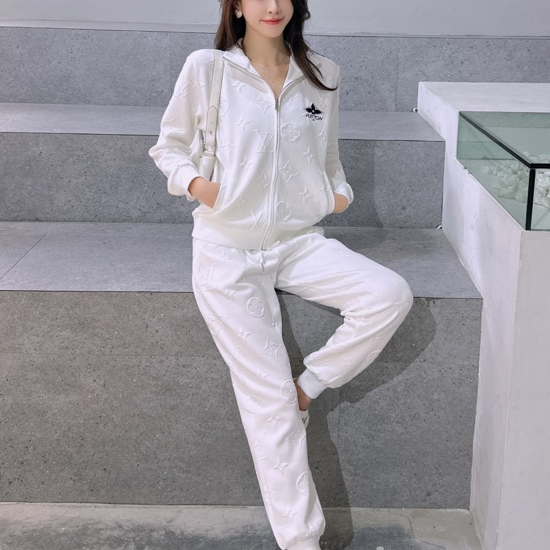 Louis Vuitton new Fashion Tracksuits for Women #A22371 