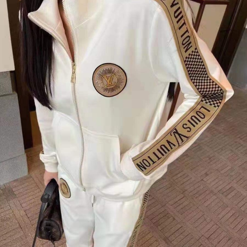 Louis Vuitton new Fashion Tracksuits for Women #A22373